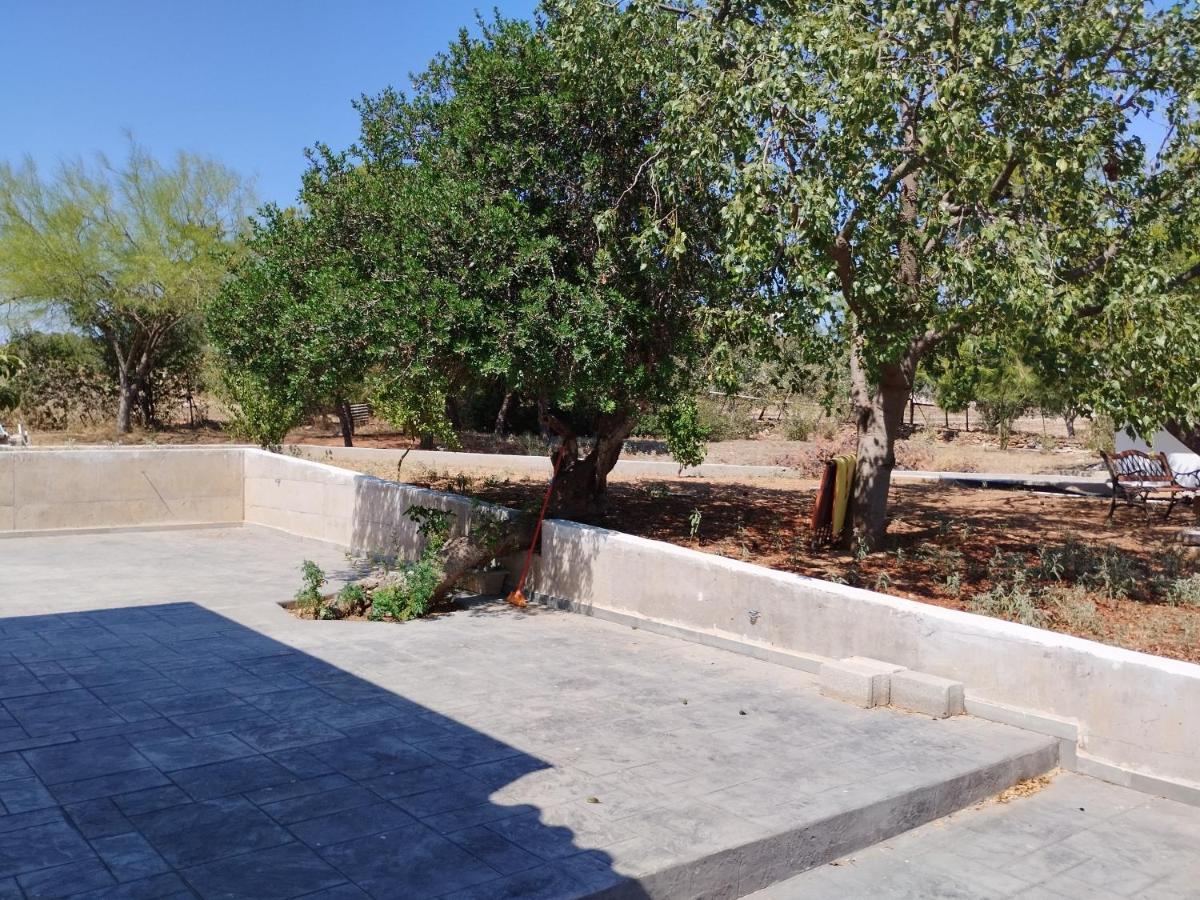 شقة Coastal Garden Getaway Vári المظهر الخارجي الصورة